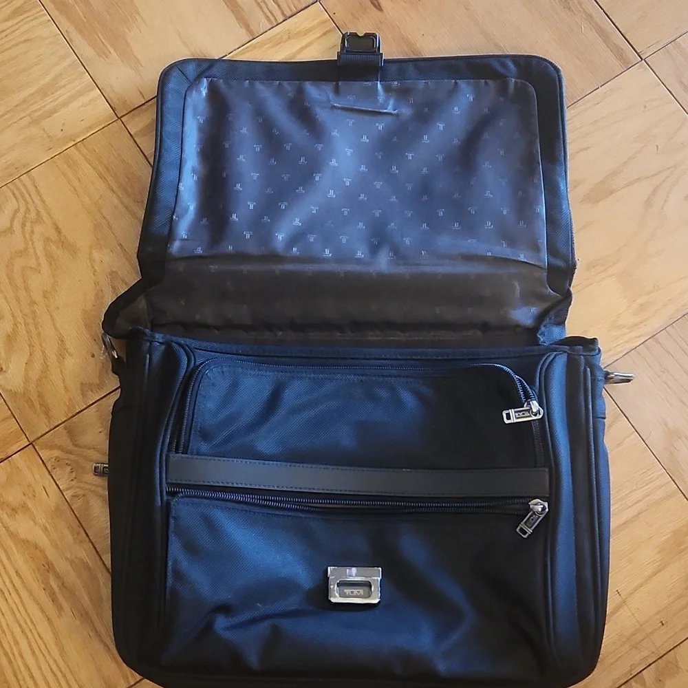 Tumi Expandable Briefcase Messenger Travel Pilot Laptop Bag Nylon Black!